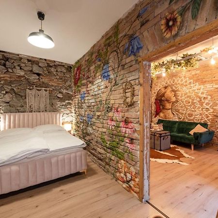 Accommodation At The Folklore Apartment Bratislava Eksteriør billede